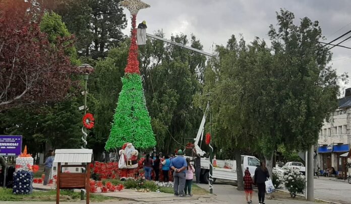 pino navideño reciclado Junín de los Andes